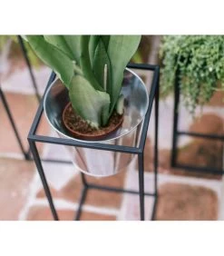 Cache-pot Sur Pied En Métal Noir Et Pot Argenté - Hauteur 80cm -Produits Menagers Boutique cache pot sur pied en metal noir et pot argente hauteur 80cm 2