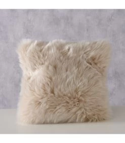 Coussin Carré Fausse Fourrure Beige 40x40x13cm -Produits Menagers Boutique coussin carre fausse fourrure beige 40x40x13cm 2