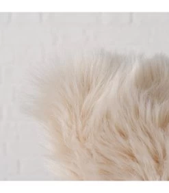 Coussin Carré Fausse Fourrure Beige 40x40x13cm -Produits Menagers Boutique coussin carre fausse fourrure beige 40x40x13cm 3