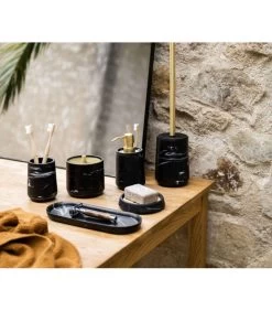 Distributeur De Savon En Polyrésine Noire Effet Marbre Et Métal Doré -Produits Menagers Boutique distributeur de savon en polyresine noire effet marbre et metal dore 2