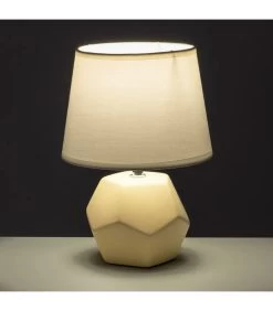 Produits Menagers Boutique -Produits Menagers Boutique lampe a poser ceramique beige et abat jour blanc 18x18x26cm 1