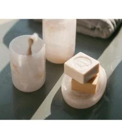 Porte Brosse à Dents Polyrésine Effet Nacre - 8x8x11cm 8 Porte Brosse à Dents Polyrésine Effet Nacre - 8x8x11cm -Produits Menagers Boutique porte brosse a dents polyresine effet nacre 8x8x11cm 2