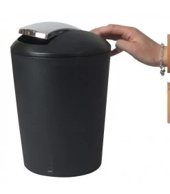Poubelle De Salle De Bain En Plastique Noir Et Argent Marta - 5L -Produits Menagers Boutique poubelle de salle de bain en plastique noir et argent 5l 2