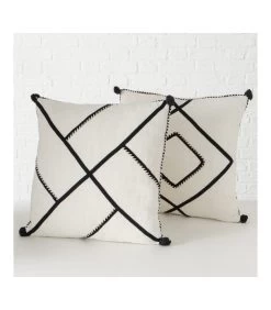 Set De 2 Coussins En Coton Noir Et Blanc Motifs Géométriques -Produits Menagers Boutique set de 2 coussins en coton noir et blanc motifs geometriques 4