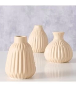 Set De 3 Petits Vases Design En Porcelaine Beige 7 Set De 3 Petits Vases Design En Porcelaine Beige -Produits Menagers Boutique set de 3 petits vases design en porcelaine beige 2